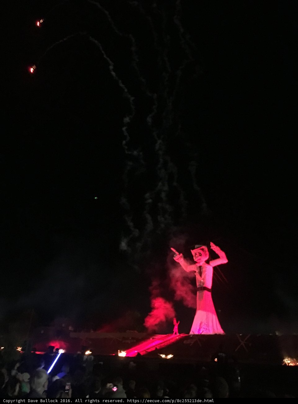 Illuminated Statue Spectacle