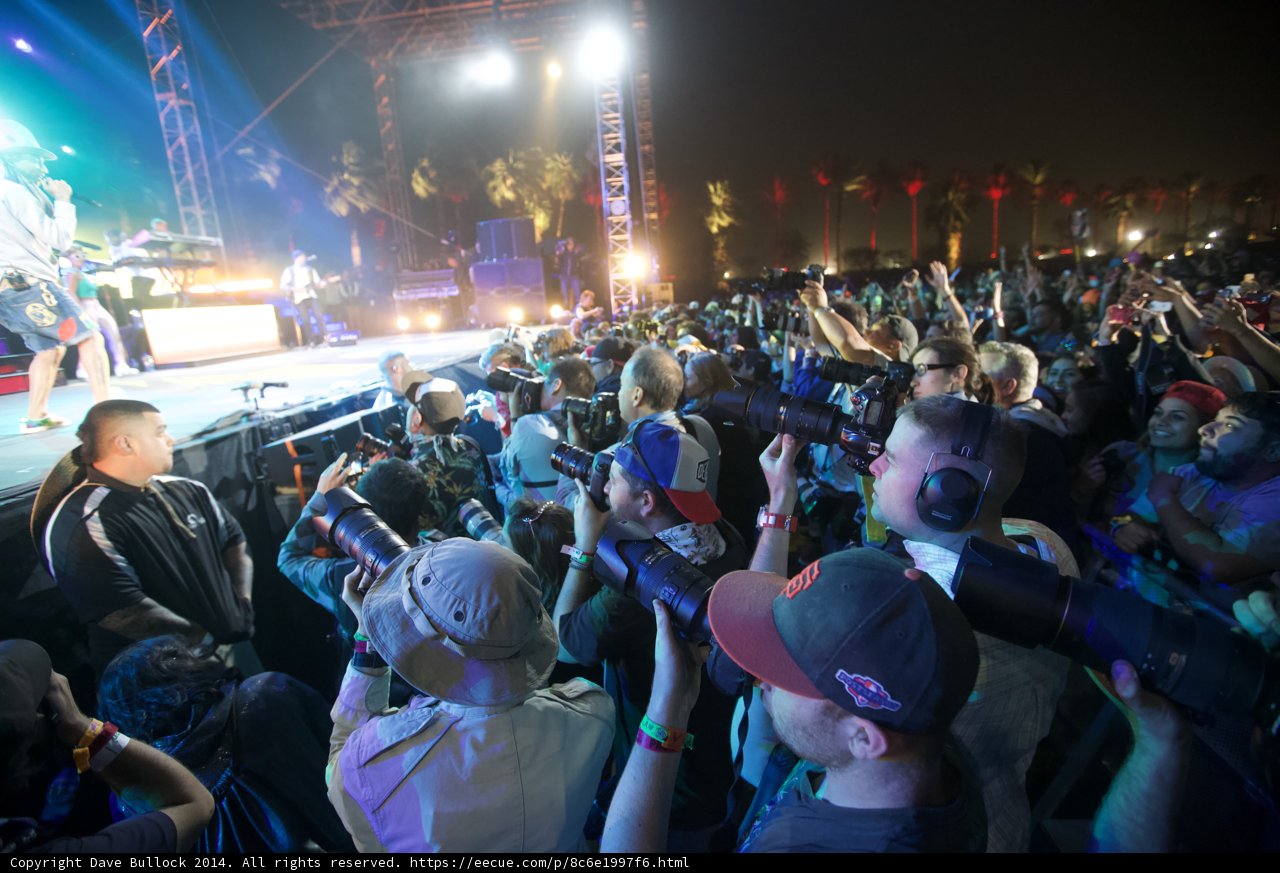 A Sea of Snapshots: Capturing the Moment at Coachella
