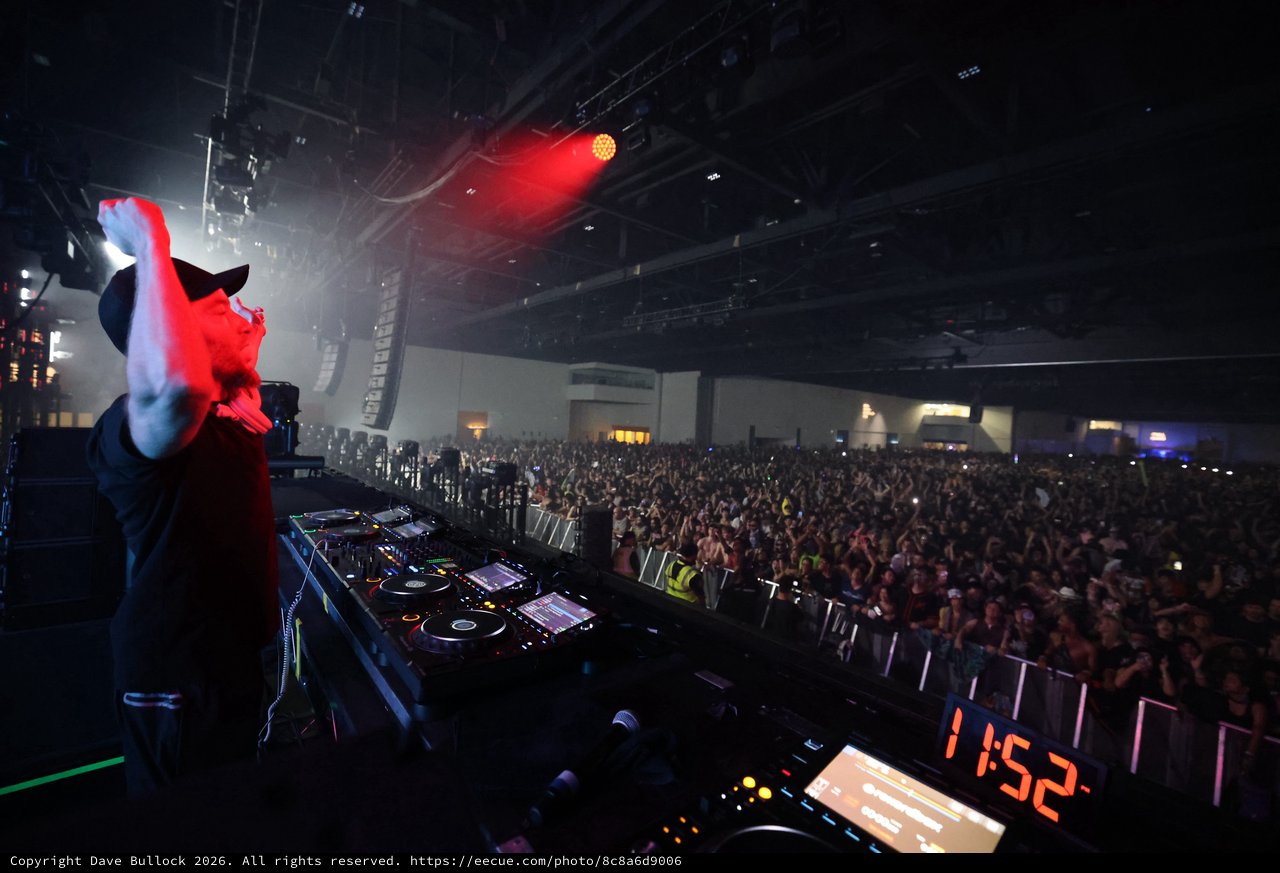 DJ Ignites Massive Crowd at Wobbleland 2026