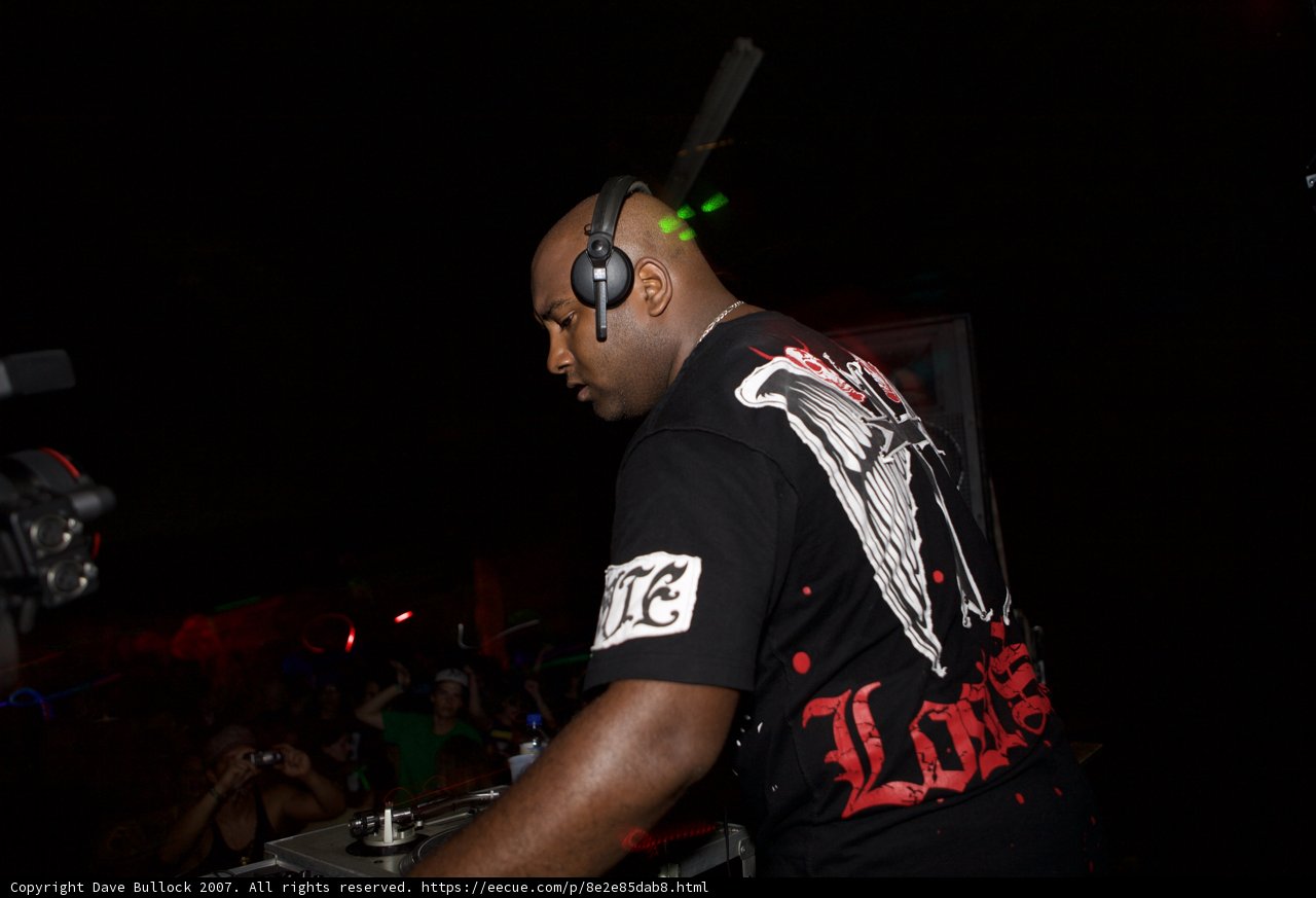 Groovin' to the Beat