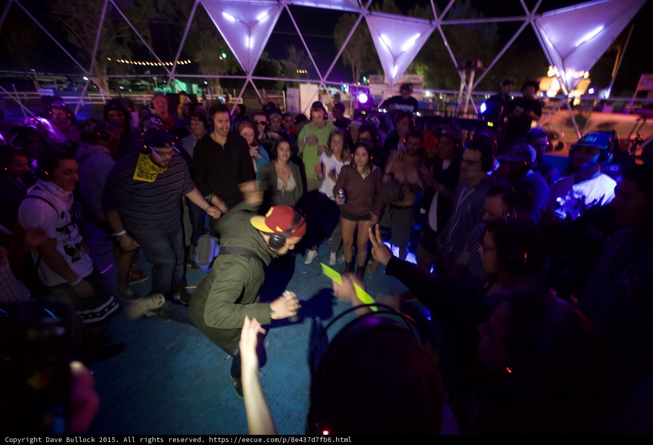 Crowd Reacts to Moves