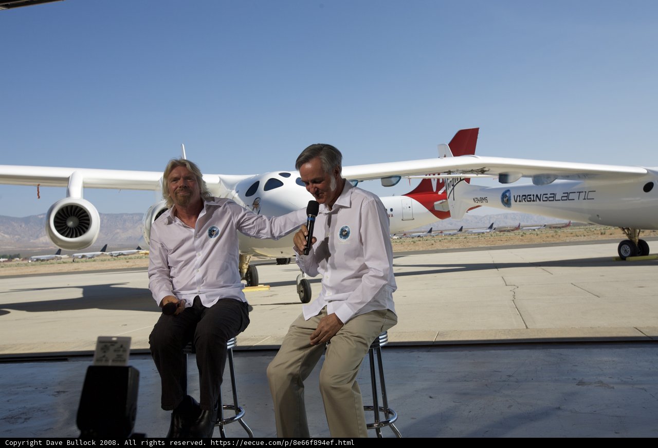 Burt Rutan and Richard Branson in front of White Knight Two
