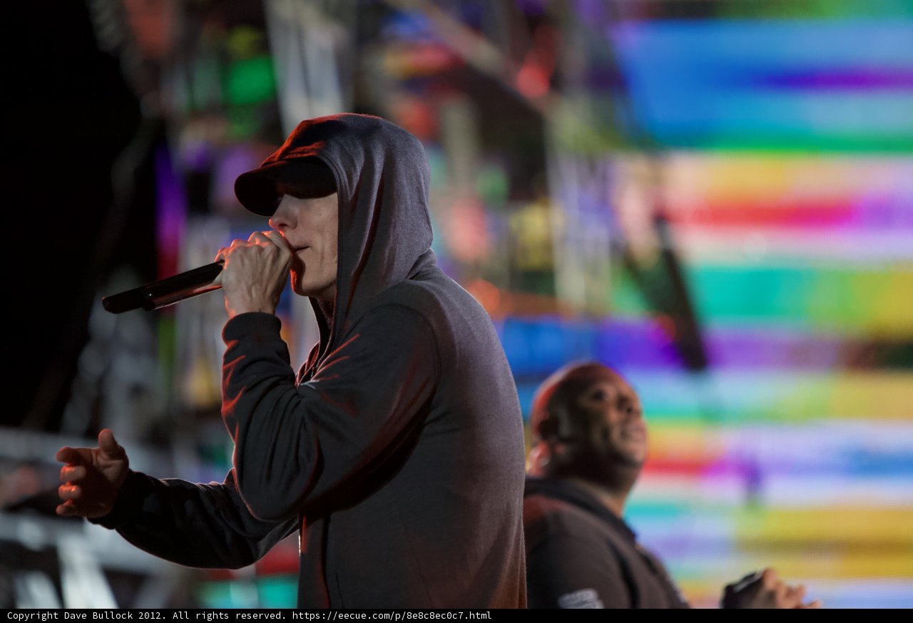 Hoodie-wearing singer electrifies Coachella stage