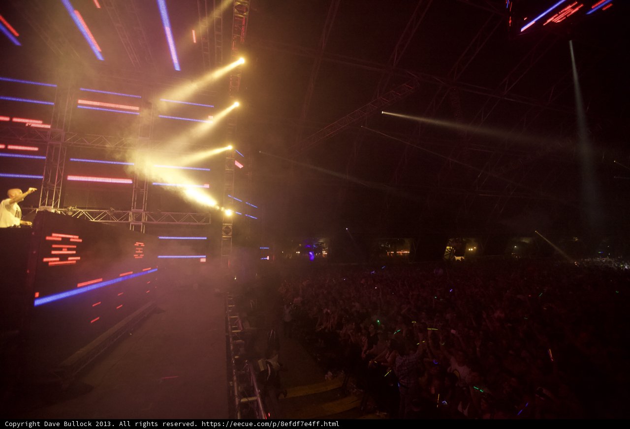 DJ lights up the night at Coachella concert