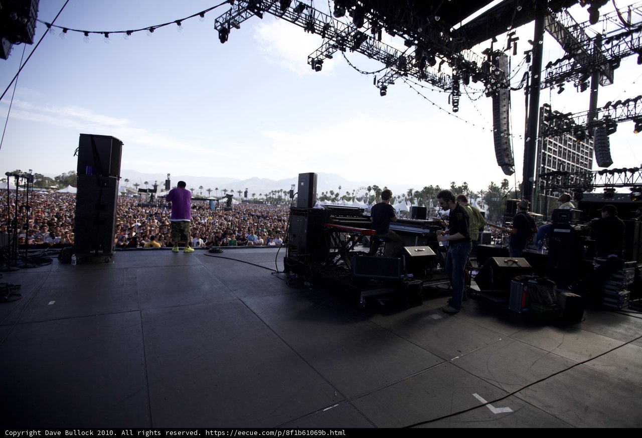 Coachella Sunday Concert Crowd Rocks the Stage