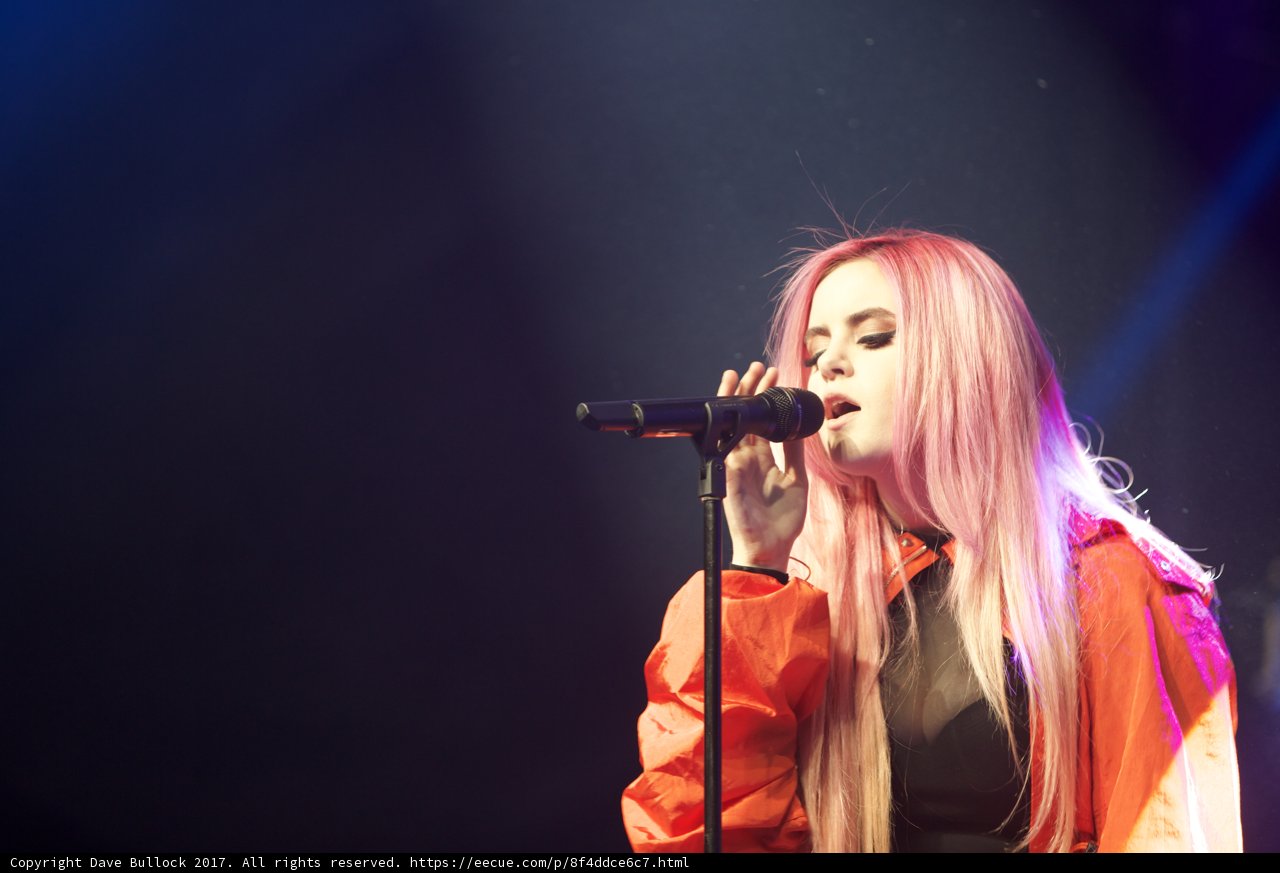 Pink-Haired Performer Takes Center Stage at Coachella