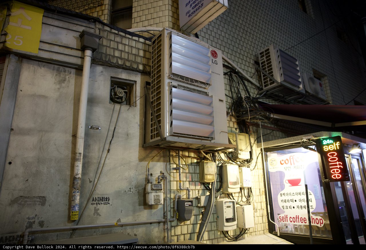 Urban Nights in Korea: A Glimpse at the City Lifestyle