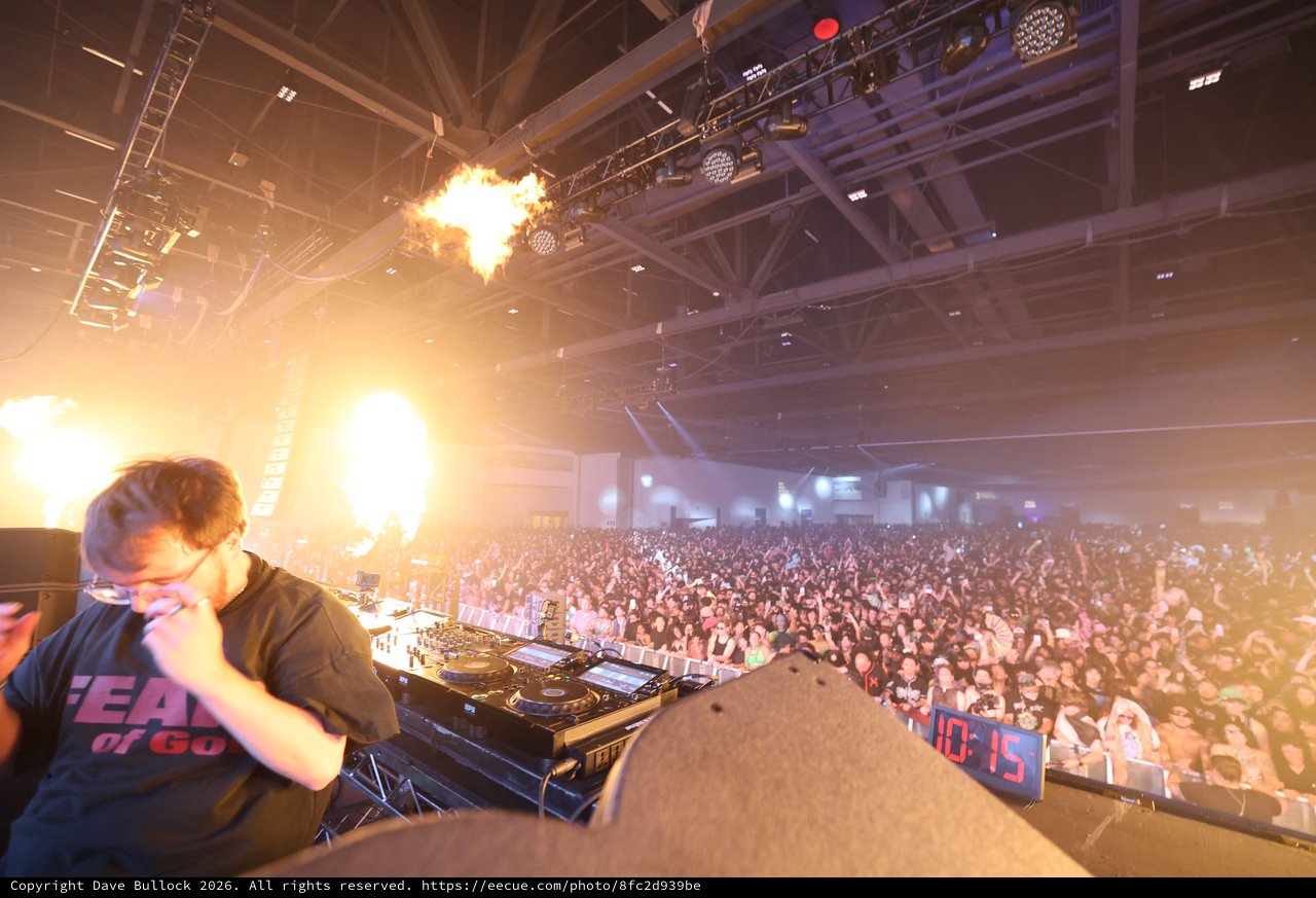 DJ Ignites Crowd at Wobbleland 2026 Festival