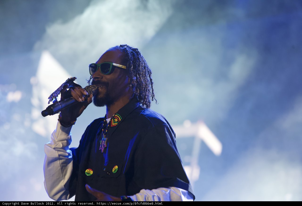 Snoop Dogg Rocks the Grammy Stage
