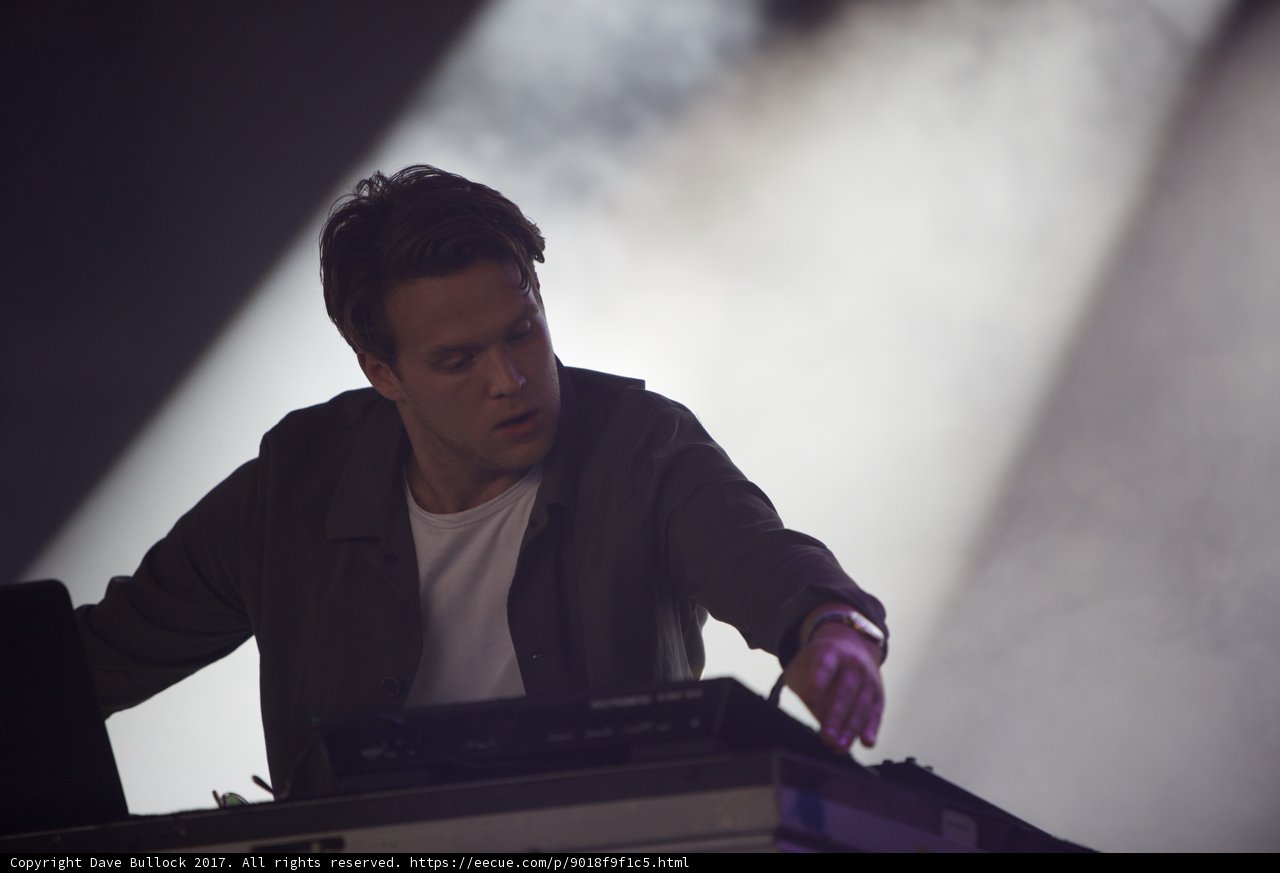 Night set with a tech-savvy deejay