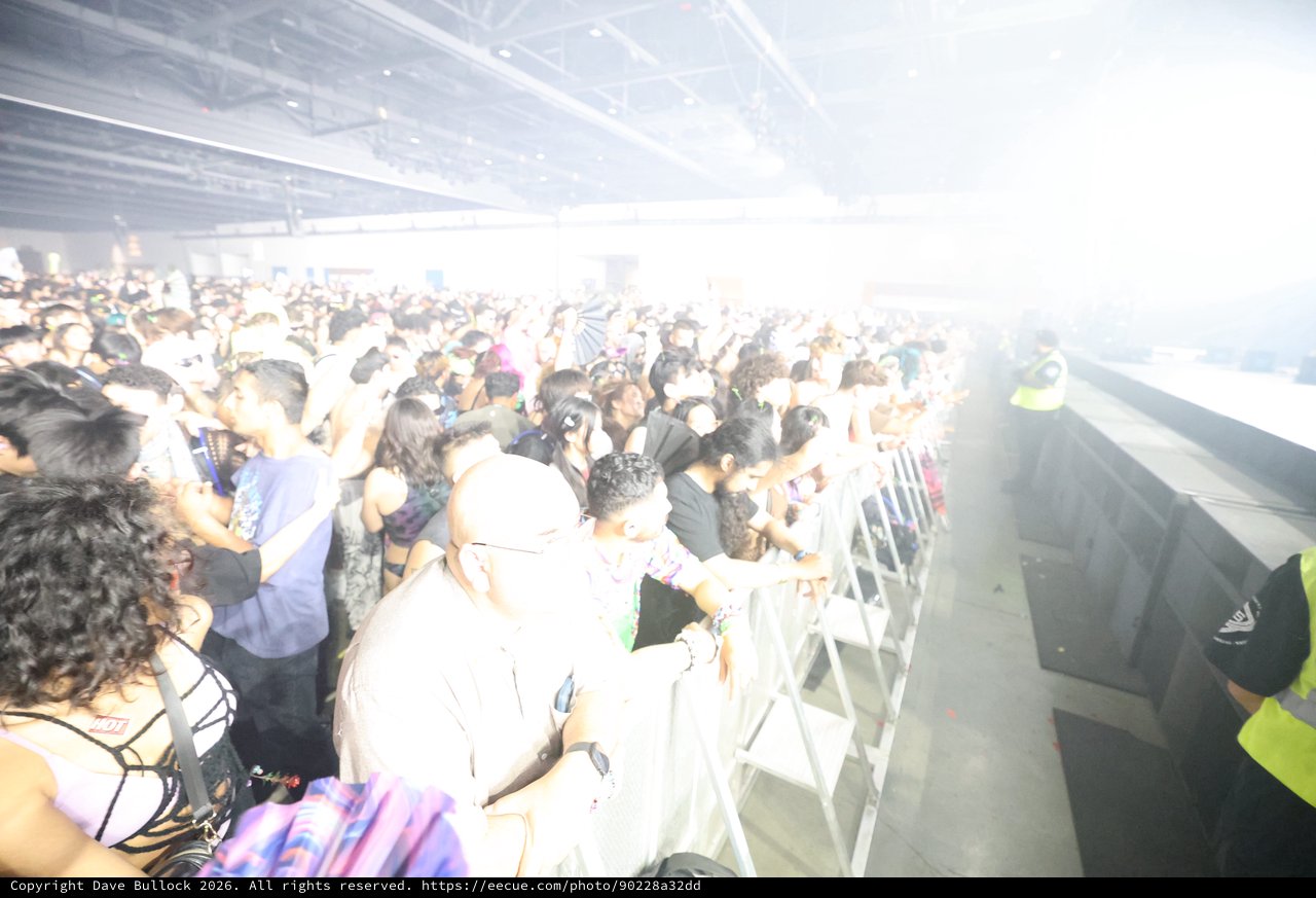 Massive Indoor Crowd Surges at Wobbleland 2026