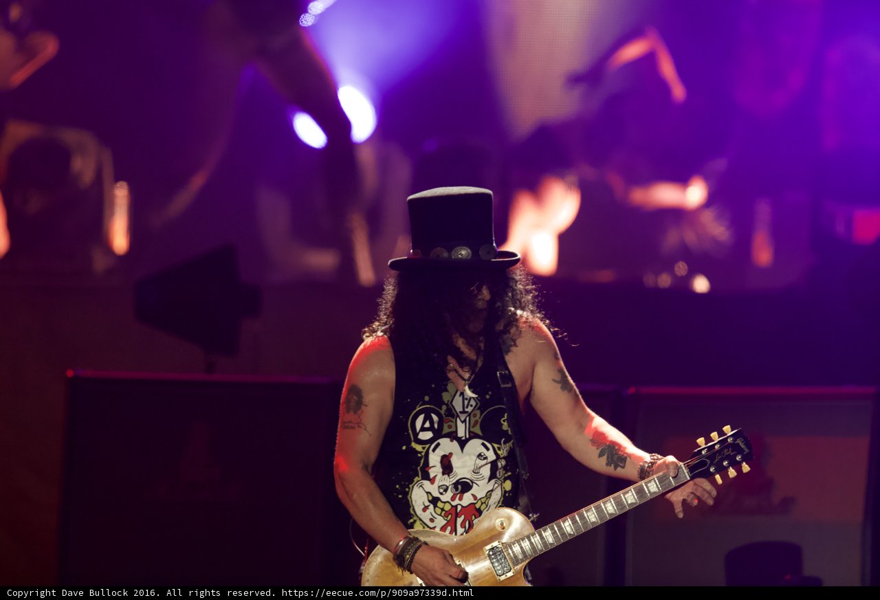Slash Shreds Atlanta with Guns N Roses