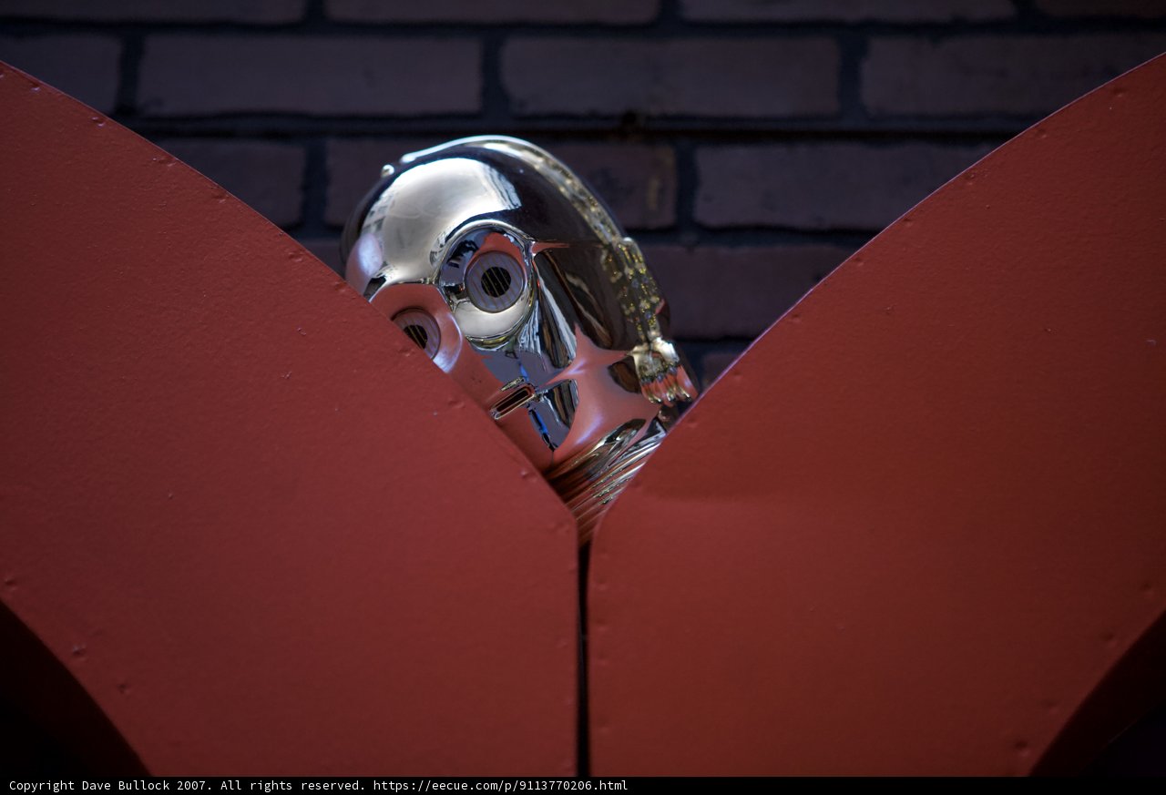 Star Wars Robot Peeking Out