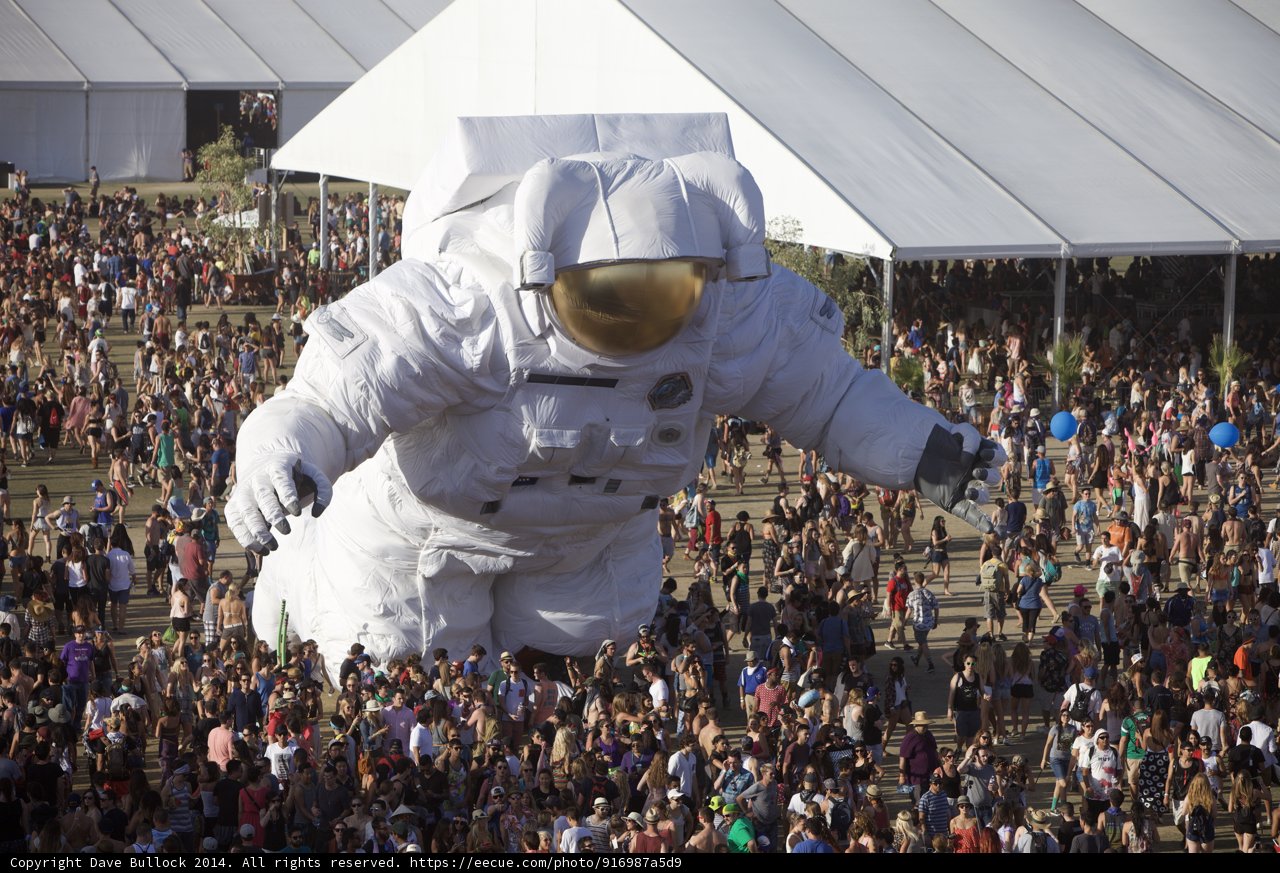 The Giant Astronaut and the Enthralled Crowd