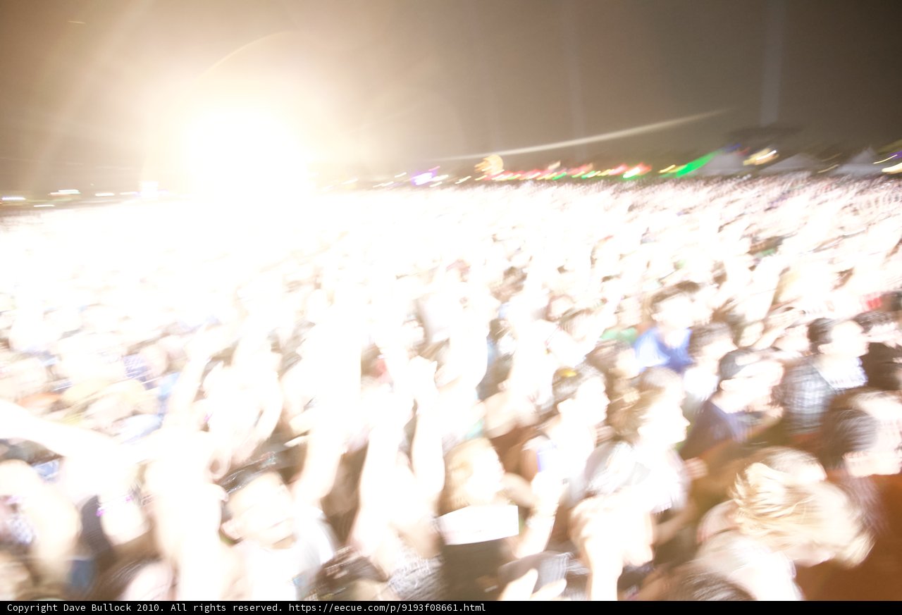 Concertgoers Raise the Roof