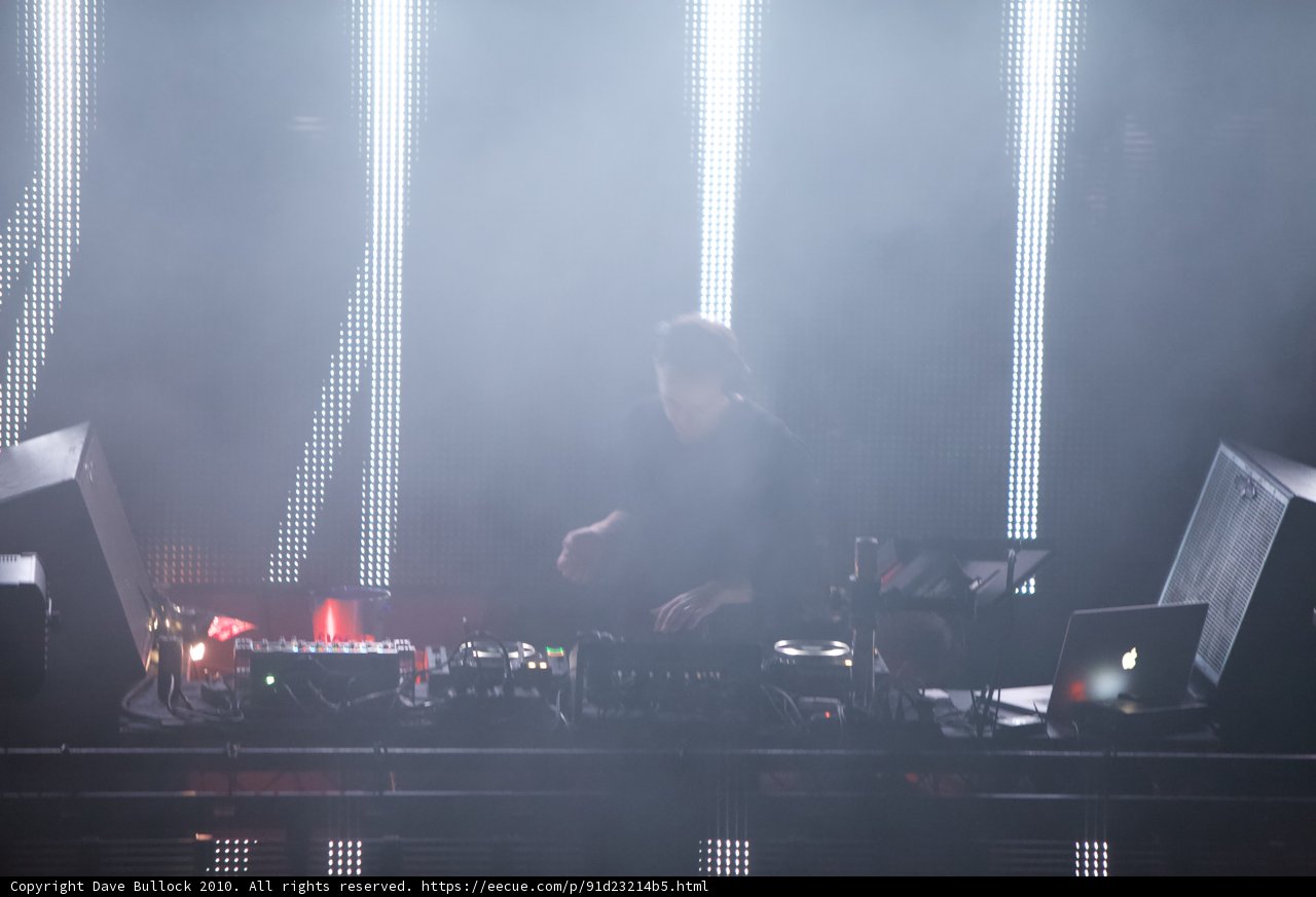 DJ electrifies the Sierra Madre crowd