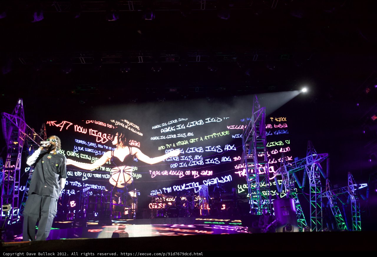Snoop Dogg Rocks the Stage with Epic Lighting