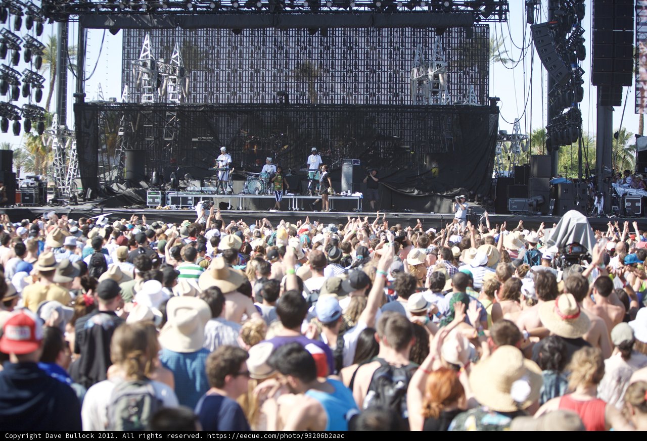 The Ultimate Crowd Experience