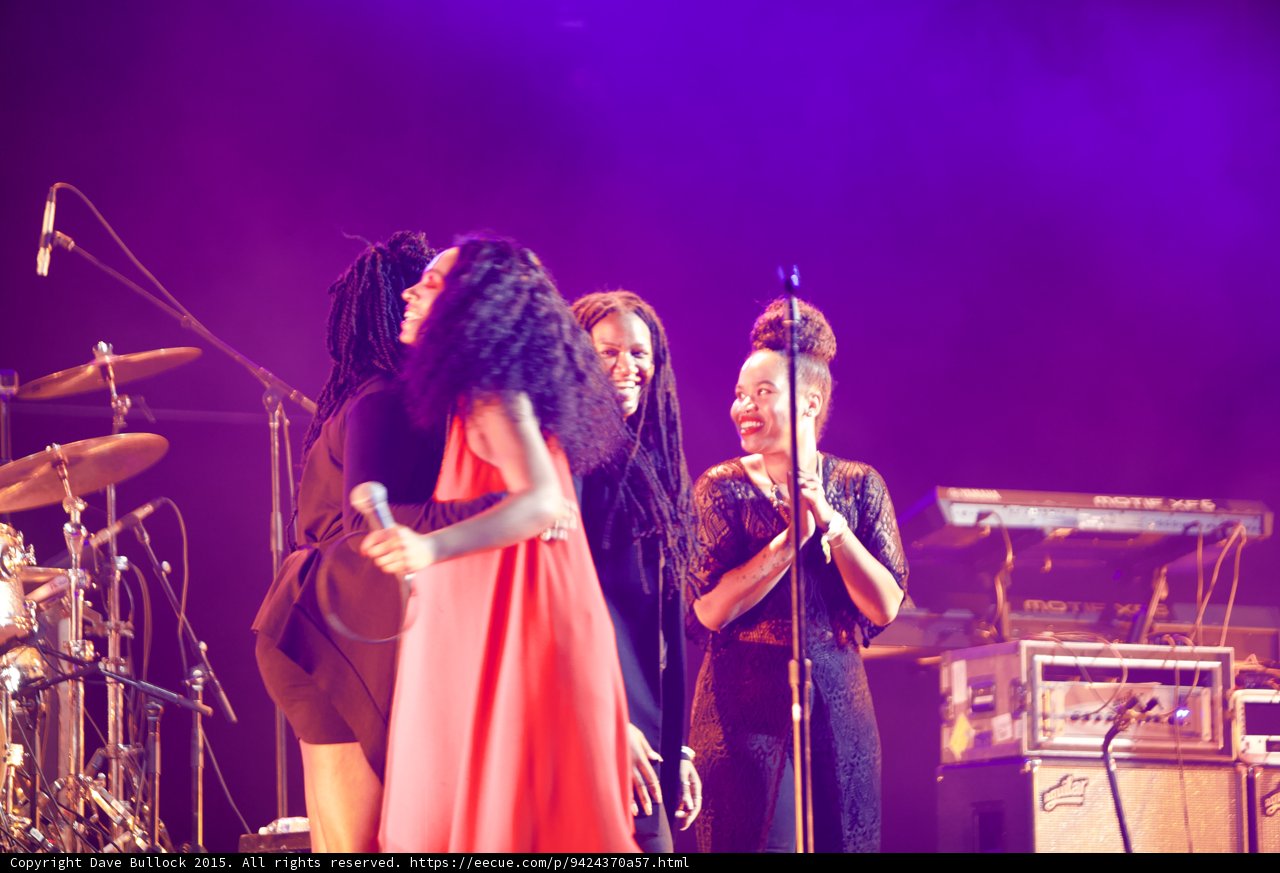 Solange Embracing Backing Vocalist Dreadlocks Red Dress Black Lace Smiling Applauding