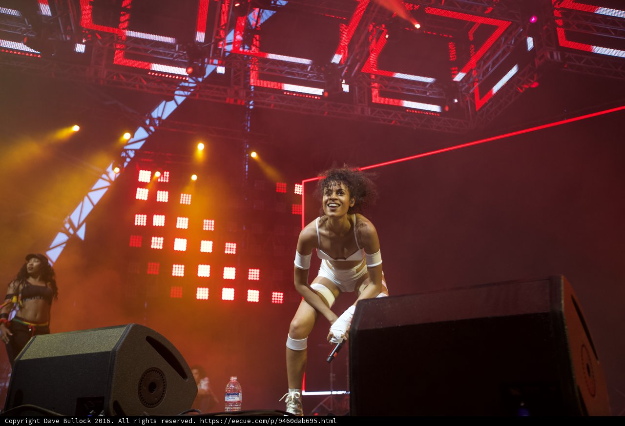 Spotlight Solo: A Woman's Electrifying Performance at Coachella