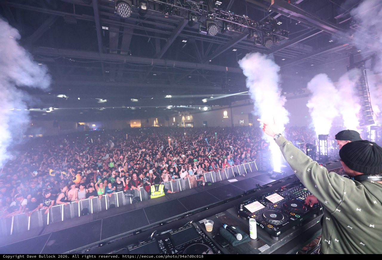 DJ Ignites Massive Crowd at Wobbleland 2026
