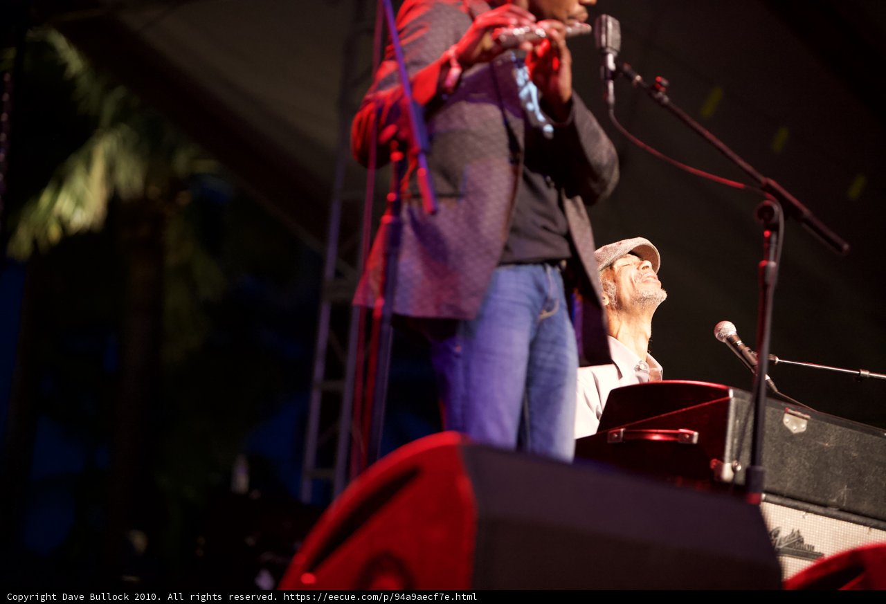 Entertaining the Crowd at Cochella