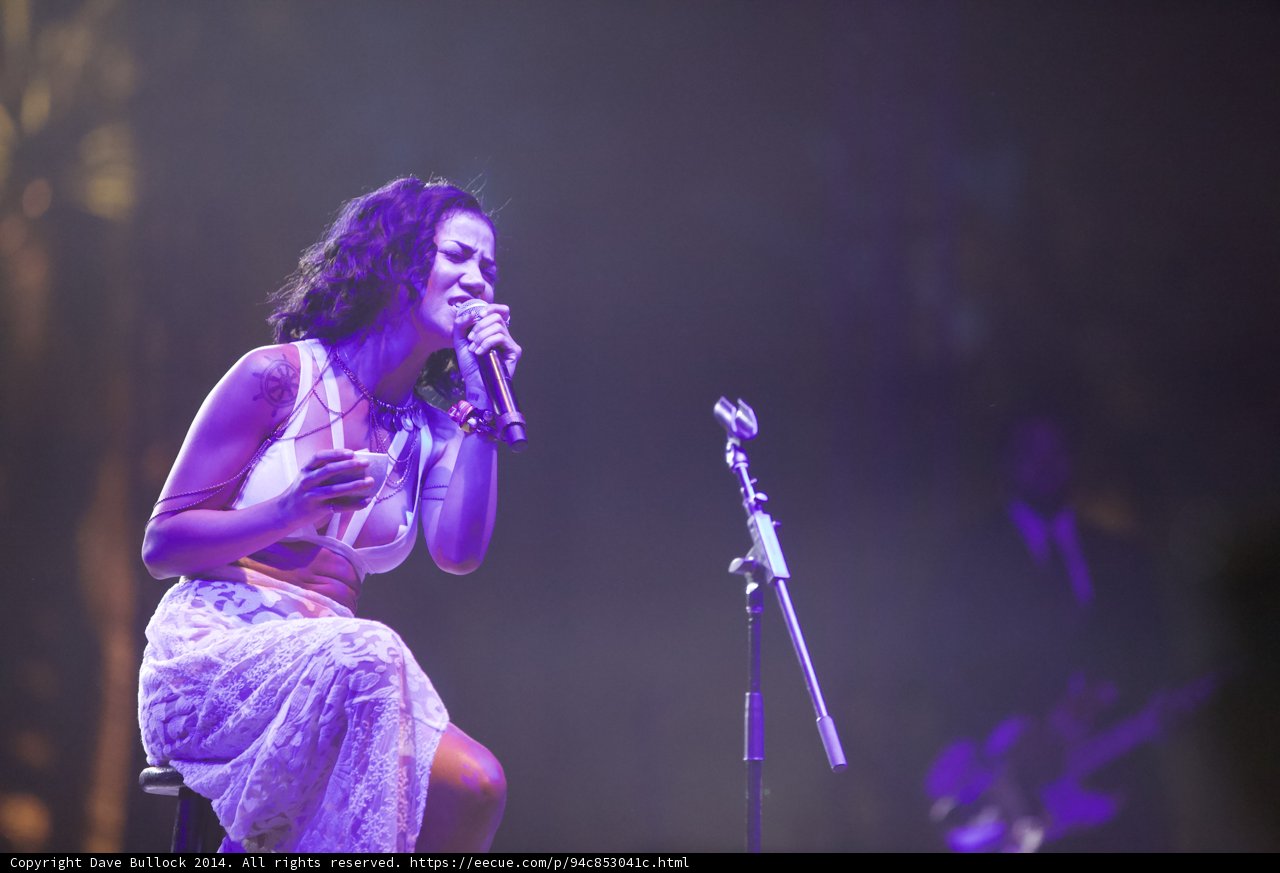 Jhené Aiko rocks the mic at Coachella 2014