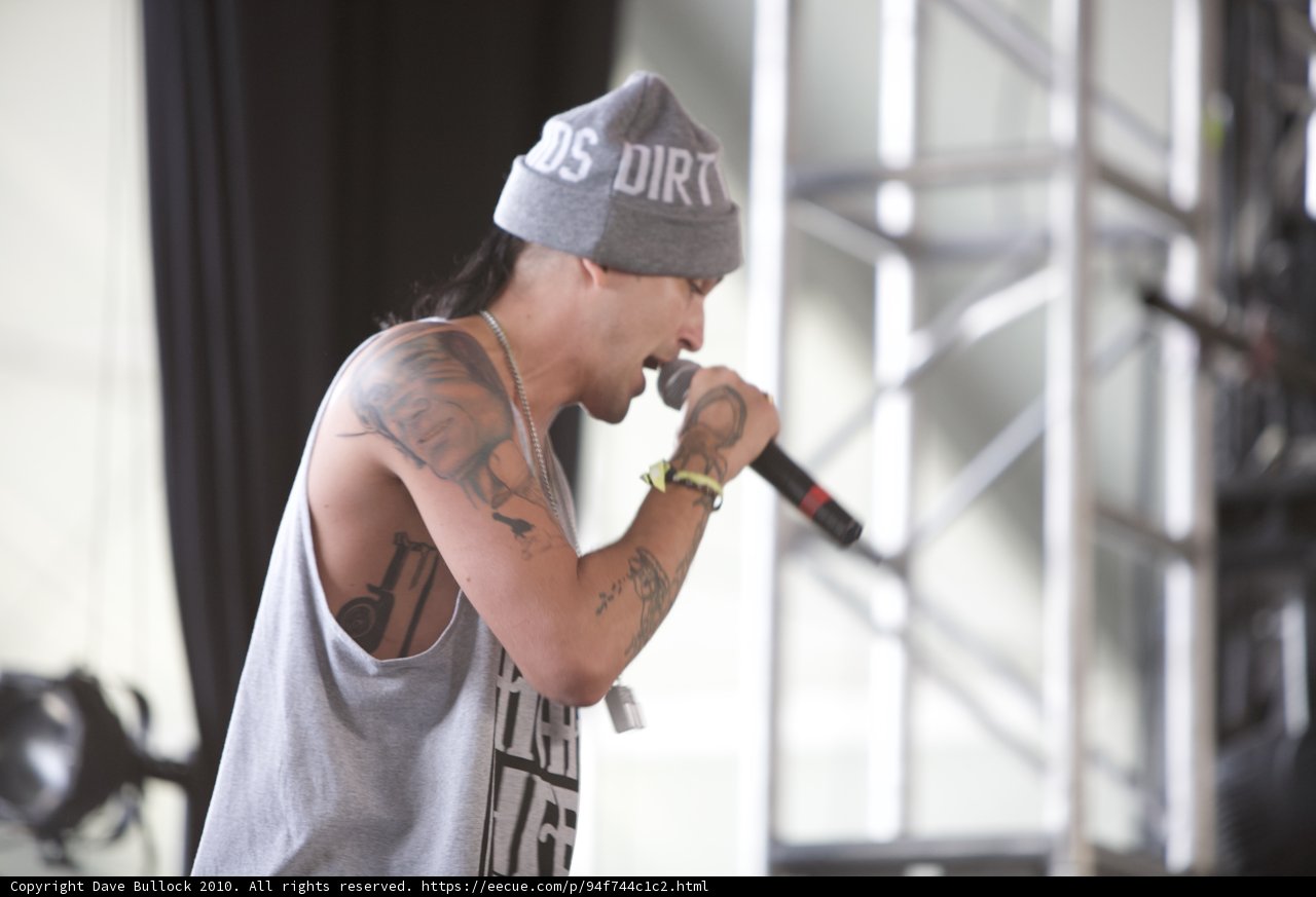 Tattooed Performer Takes the Stage