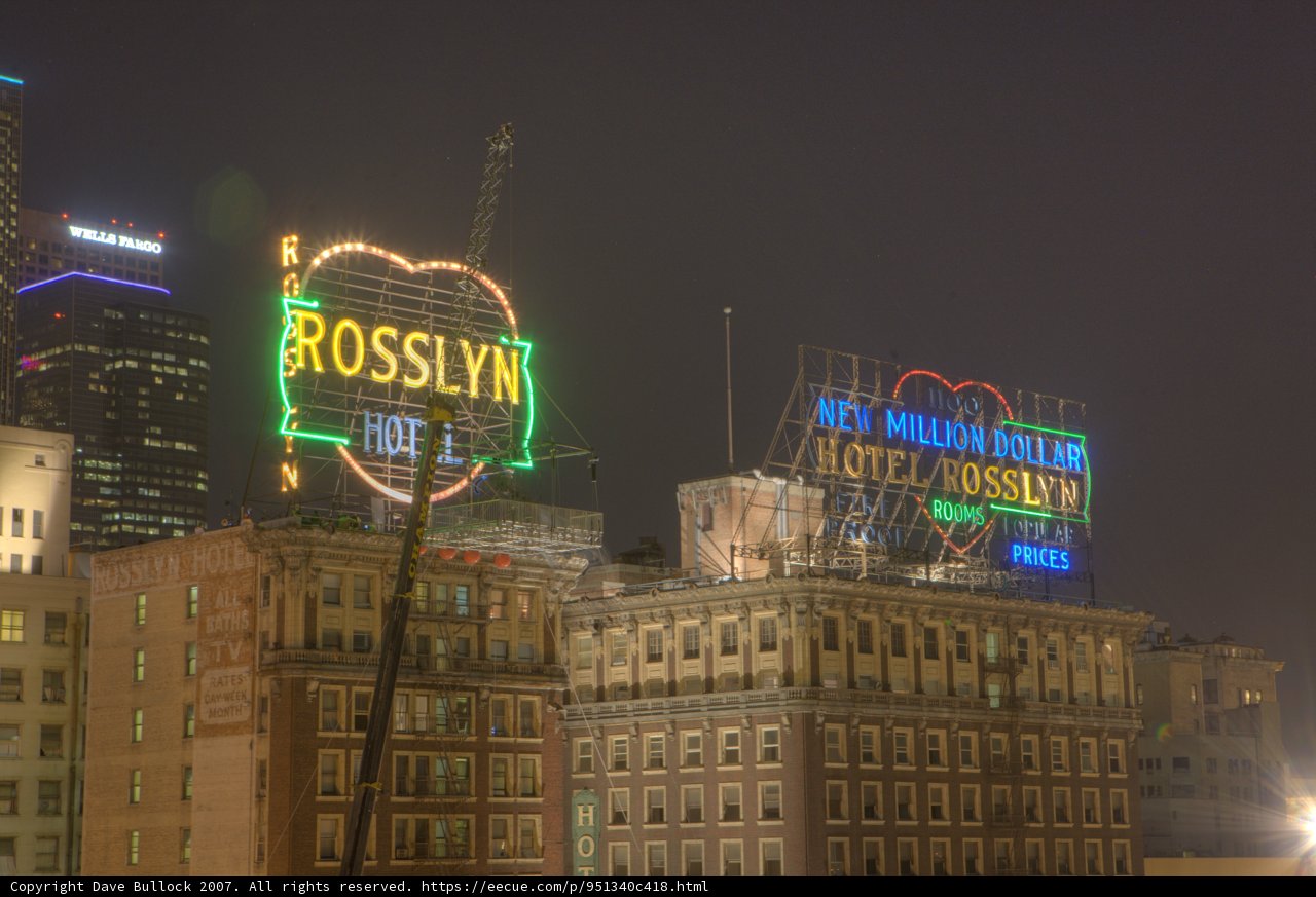 Rosslyn Hotel Signs Lit