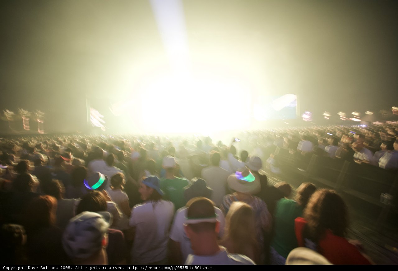 Bright Lights and a Thrilling Crowd at Coachella 2008
