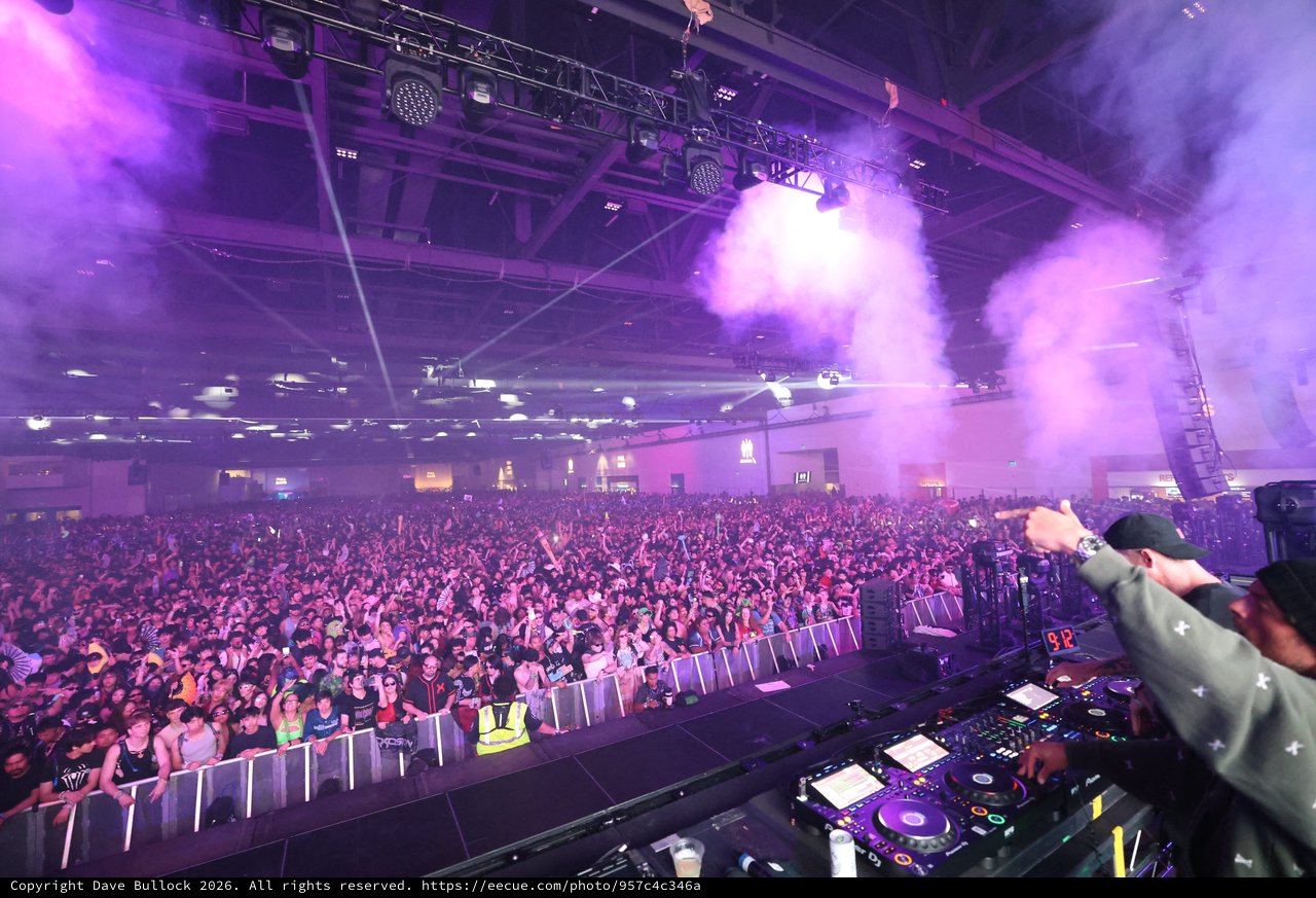 DJ Ignites Massive Crowd at Wobbleland 2026