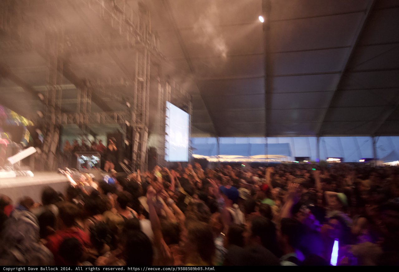 Smokin' Performance Captivates Rowdy Concertgoers