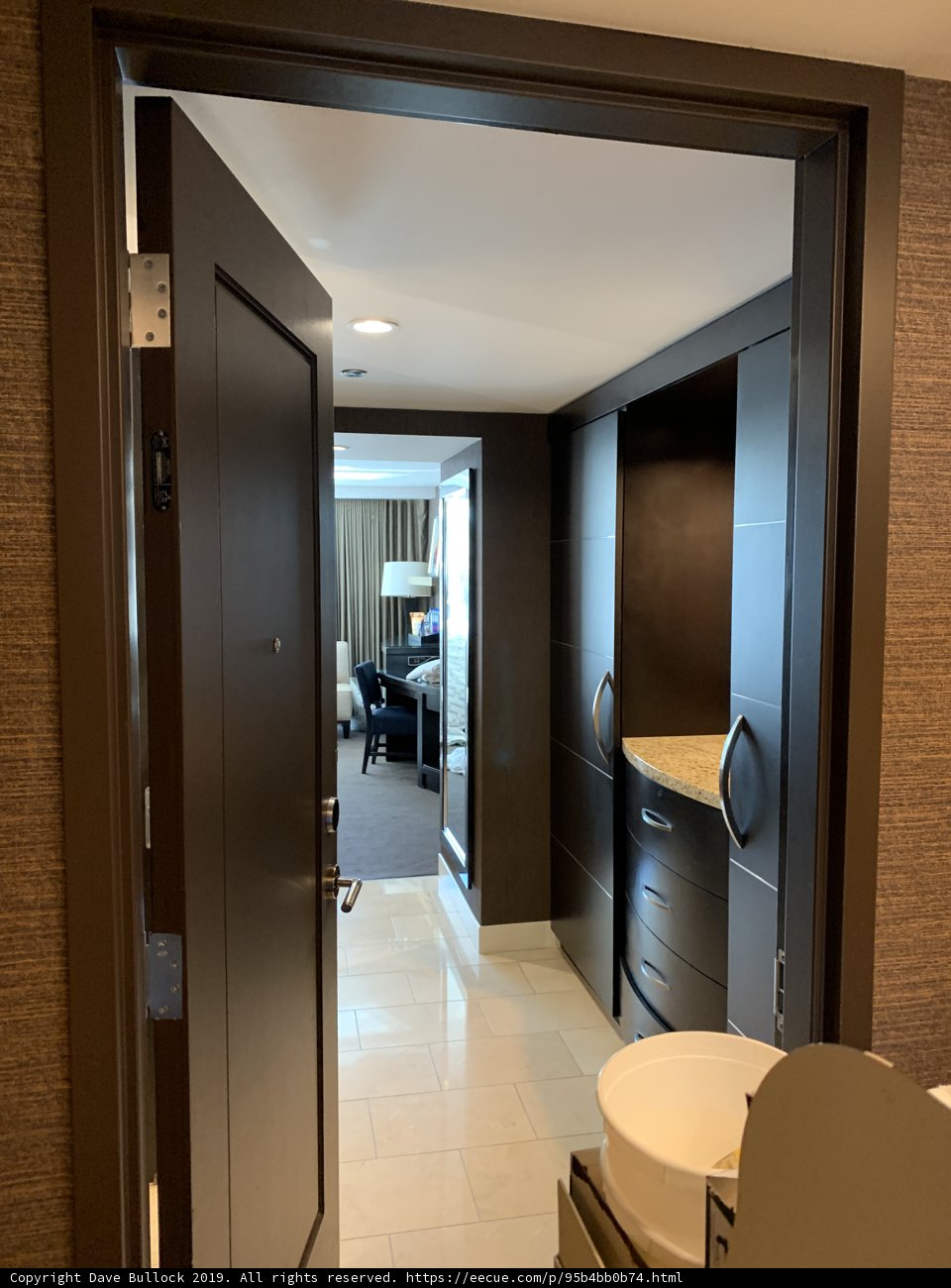 Elegant Bathroom in a Lavish Hotel Room