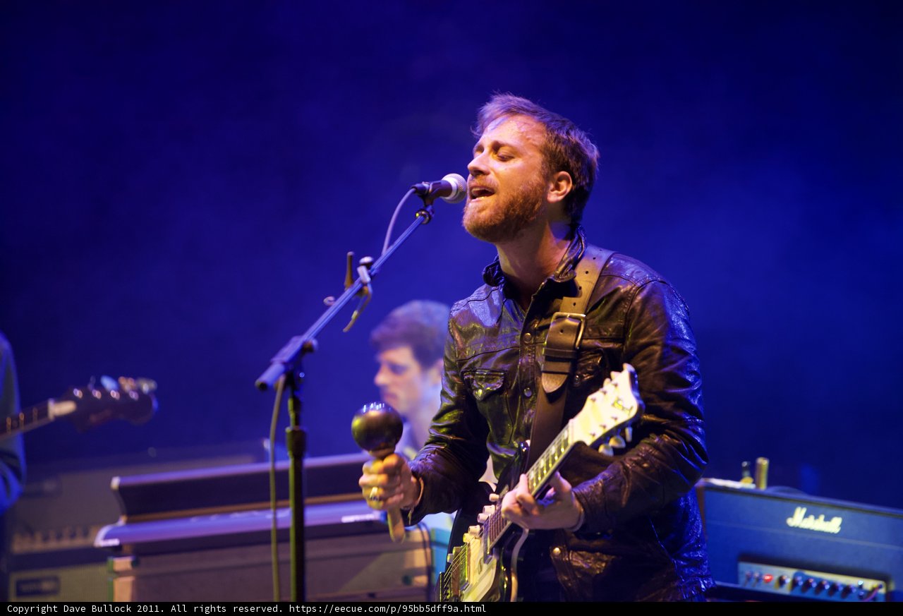 Dan Auerbach rocks Coachella with his guitar