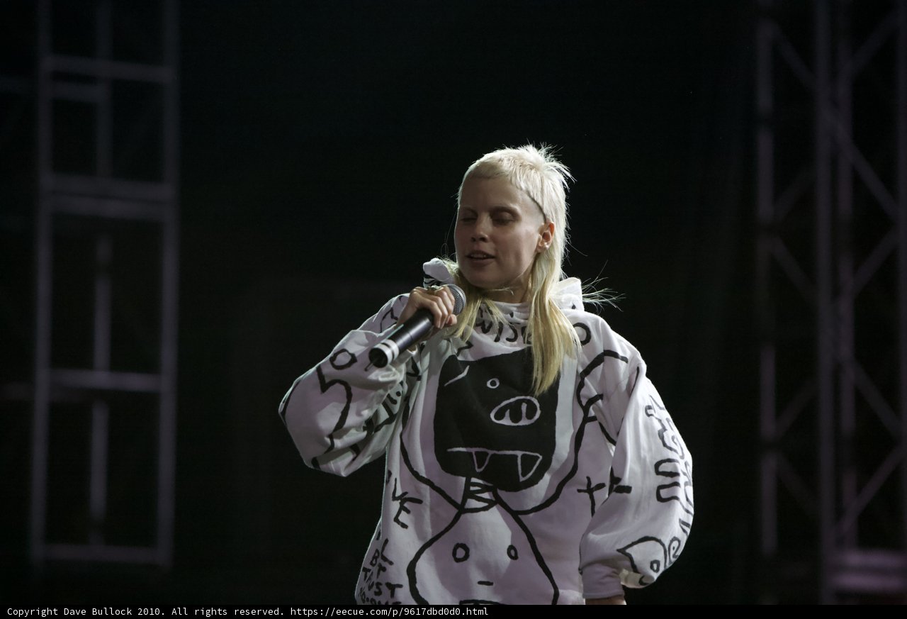 Solo Performance of Yolandi Visser at Coachella 2010