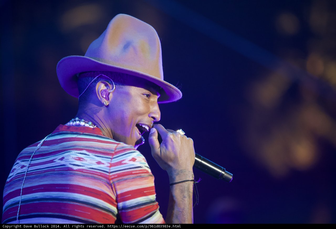 Pharrell Williams Rocks the 2013 Grammys in Cowboy Hat