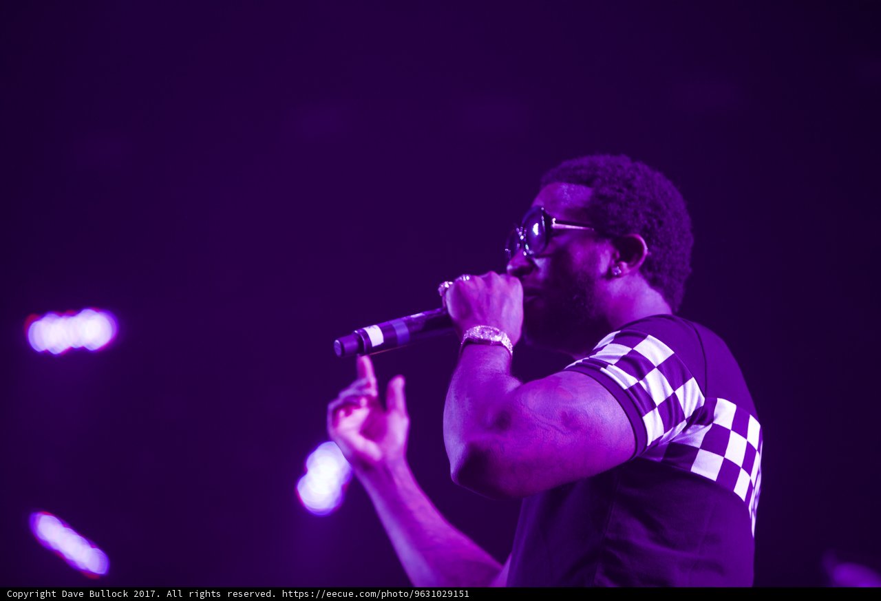 Solo performance under the purple lights
