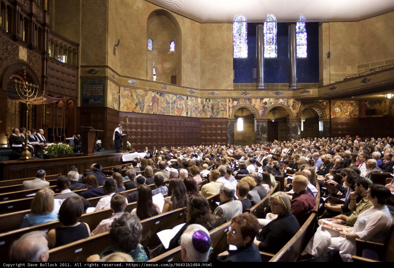 Ordination Ceremony brings Together Dozens in Church