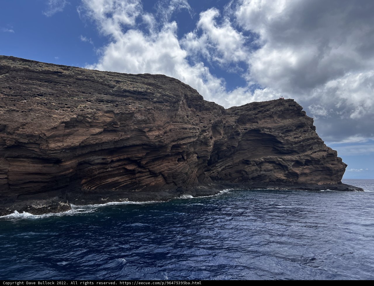 Serene Cliff View in Hawaiʻi