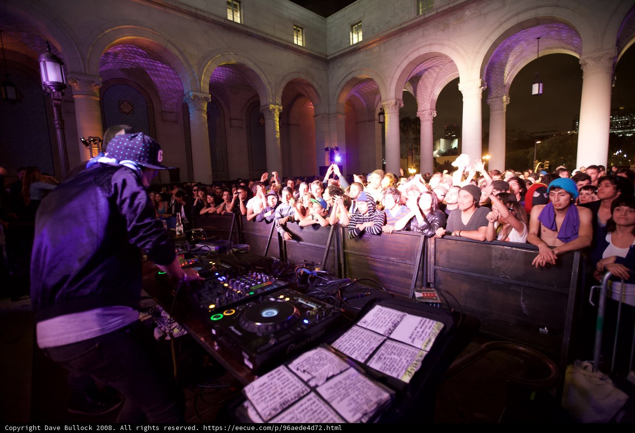 Urban Night Life with DJ