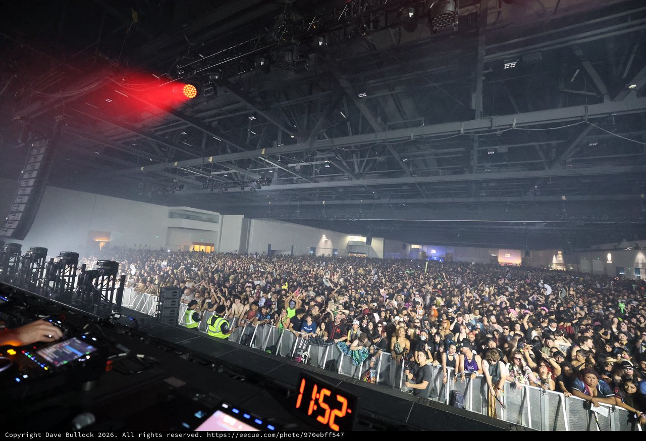 Massive Crowd Surges at Wobbleland 2026 EDM Festival