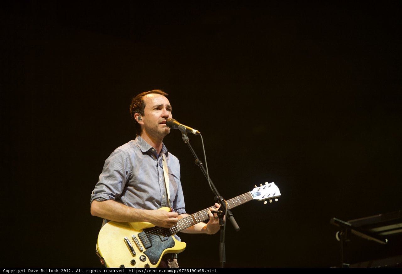 James Mercer rocks Coachella with his guitar