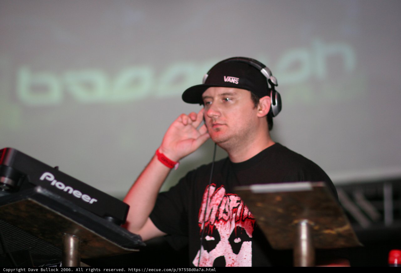 Entertainer in Headphones