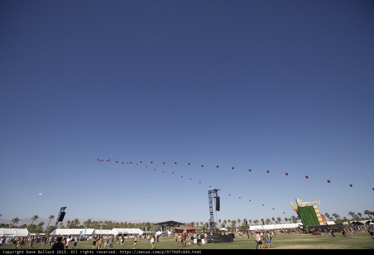 Coachella 2015: A Sea of People in a Vibrant Field