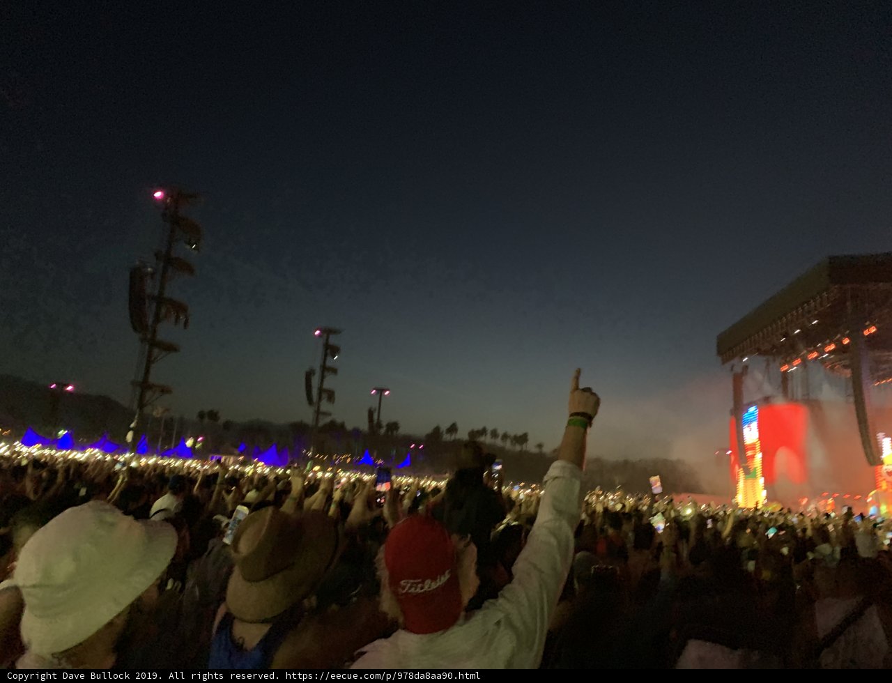 Concert-Goers Raise the Roof