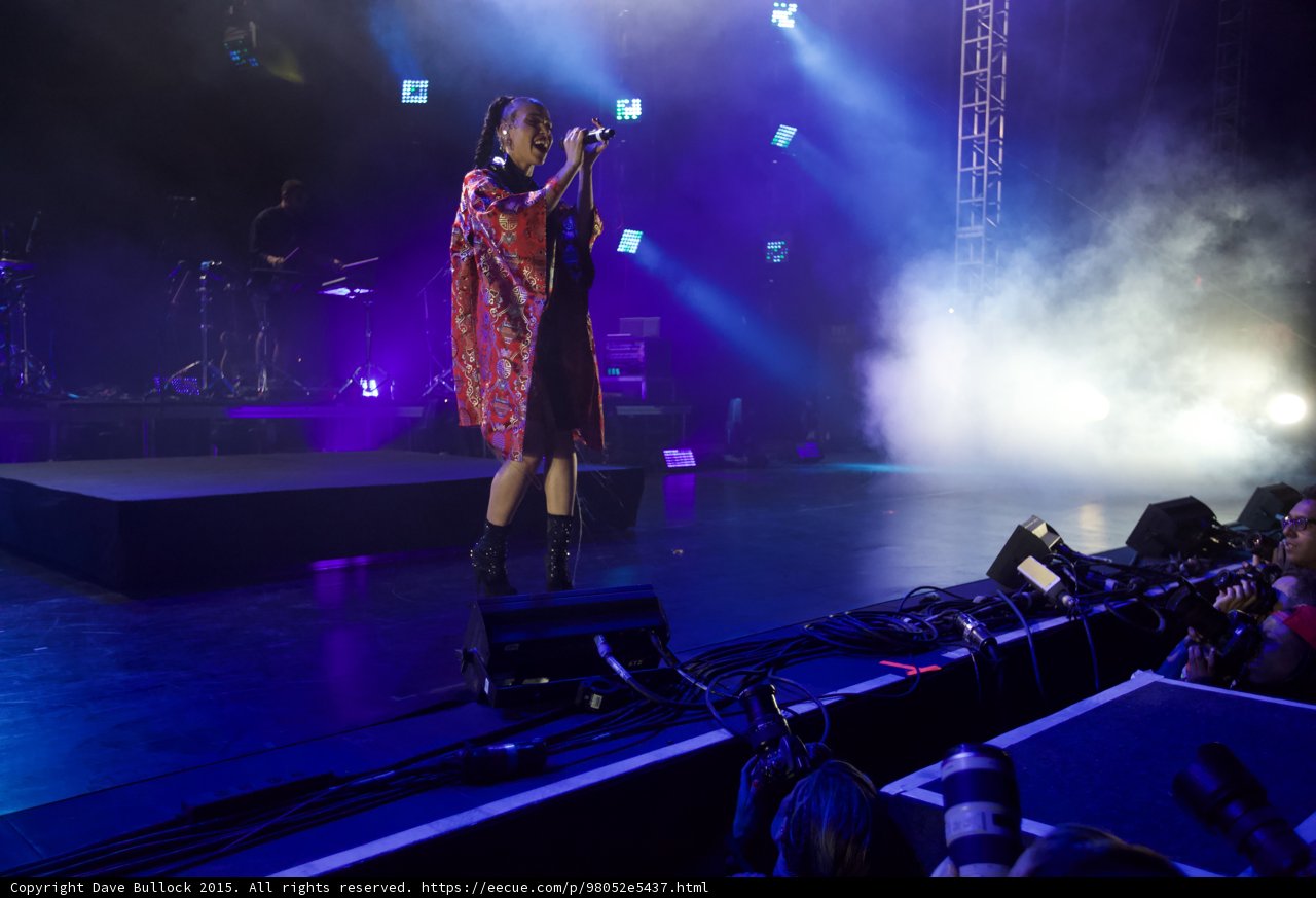 FKA twigs Full Body Blue Purple Lighting Red Brocade Kimono Gold Patterns Black Bodysuit Embellished Boots Singing Photographers LED Cube Lights Band