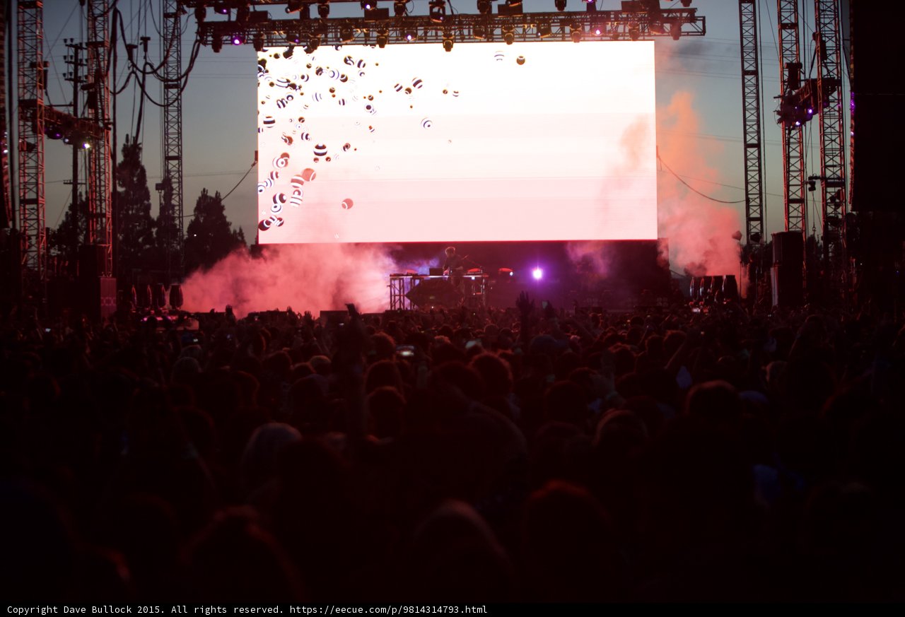 DJ Performance Cascade Spheres