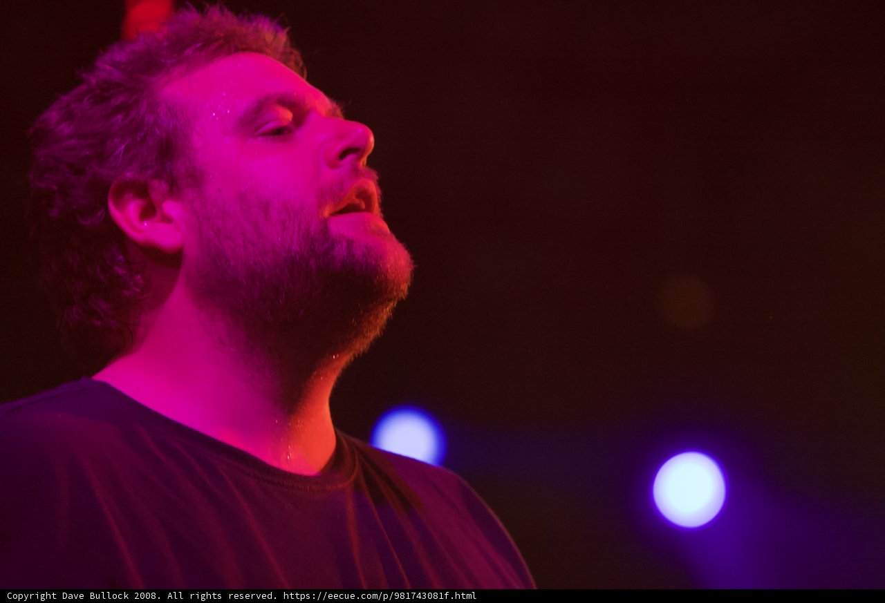 Tom Walker: The Bearded Entertainer