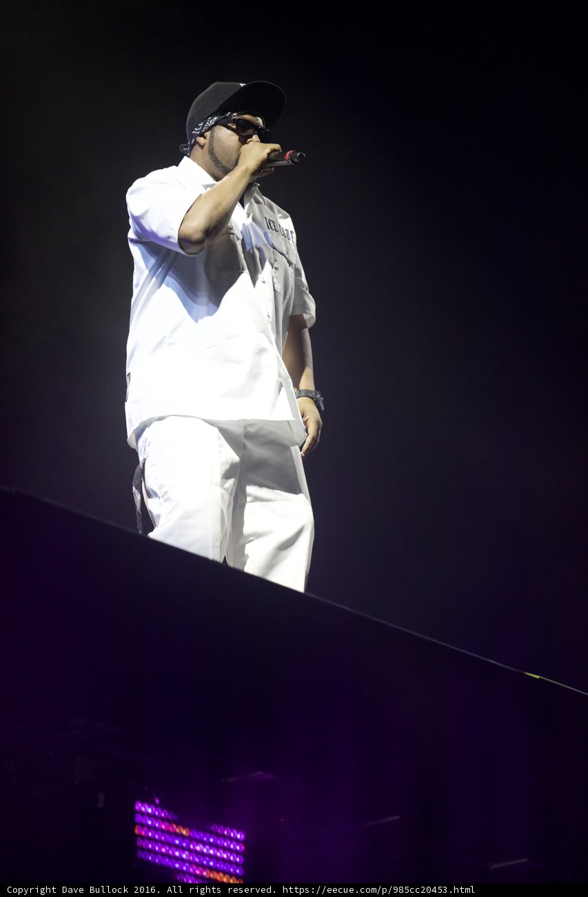 Man in White Gives Solo Performance on Coachella 2016 Stage
