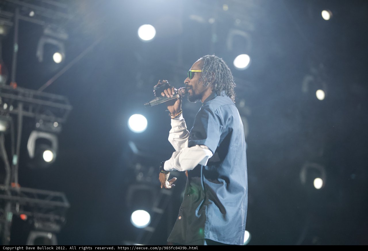 Snoop Dogg electrifies the crowd at Coachella